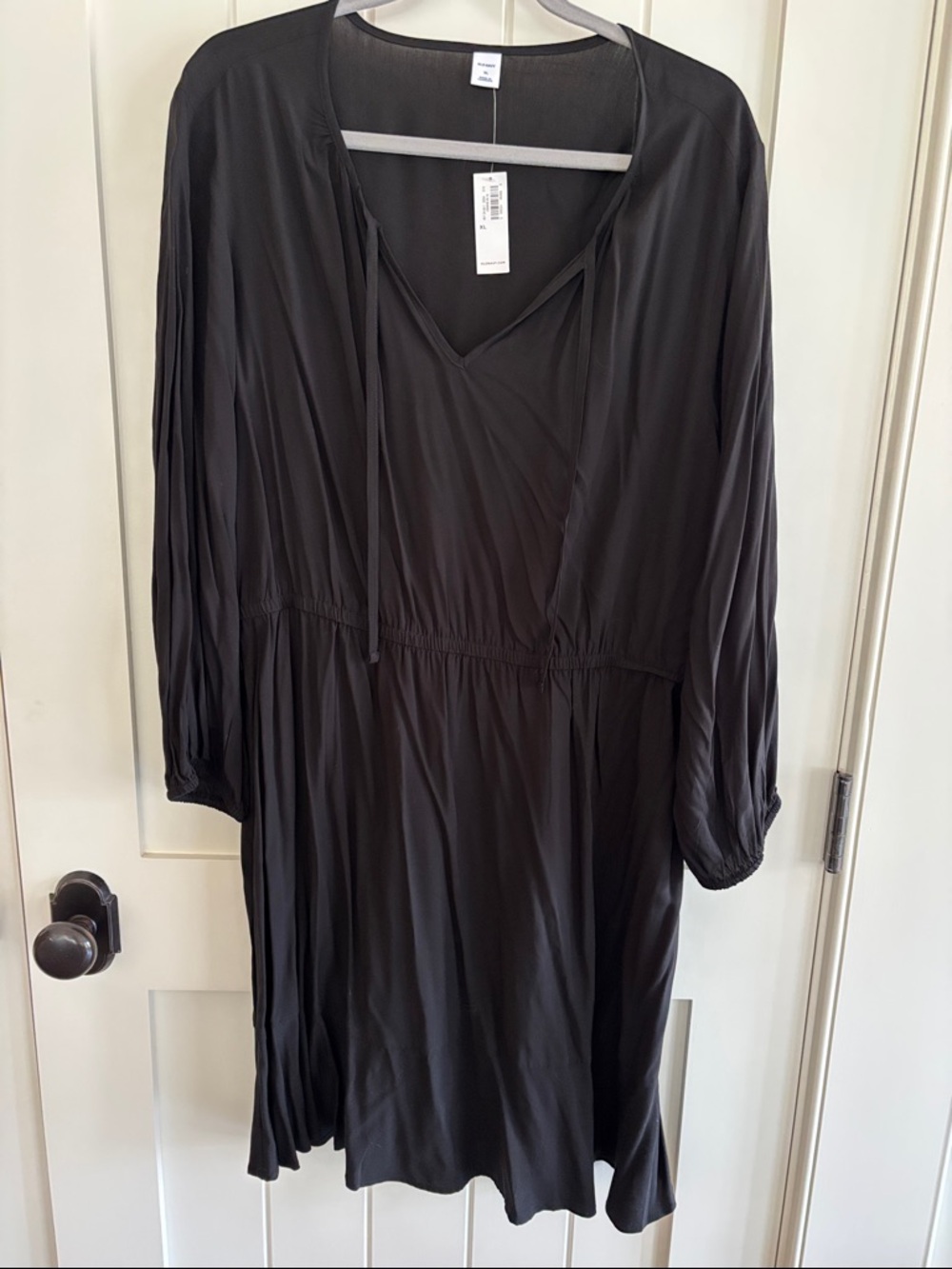 Old Navy Black V-Neck Tie Detail Dress